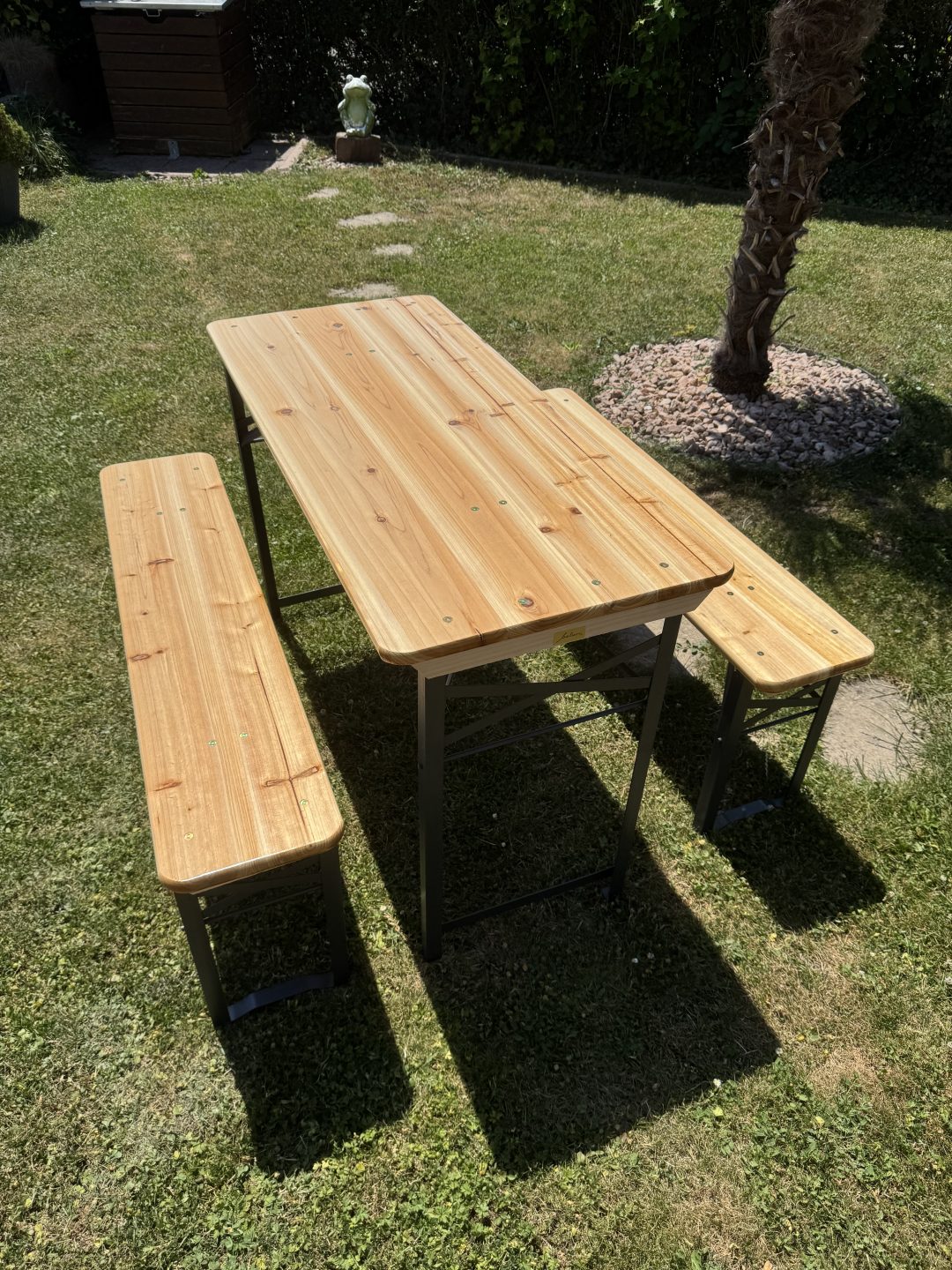 Bierzeltgarnitur im Garten