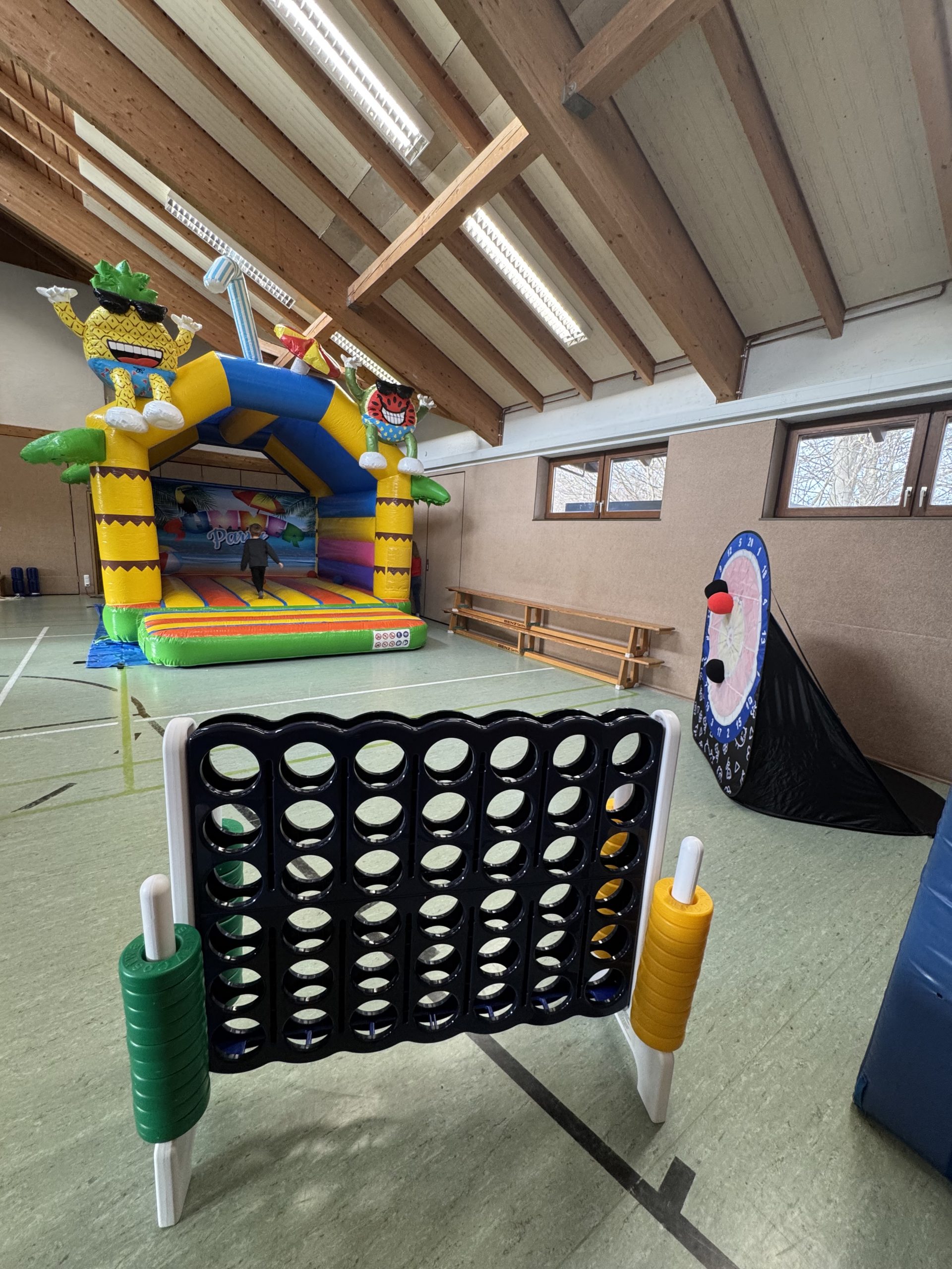 Indoorspielplatz mit Hüpfburg und XXL-Spielen von Mietopia