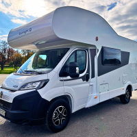 Wohnmobil Front + Seite links